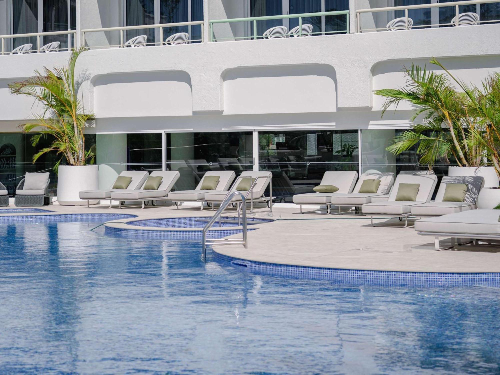 Novotel Sydney Brighton Beach Екстериор снимка