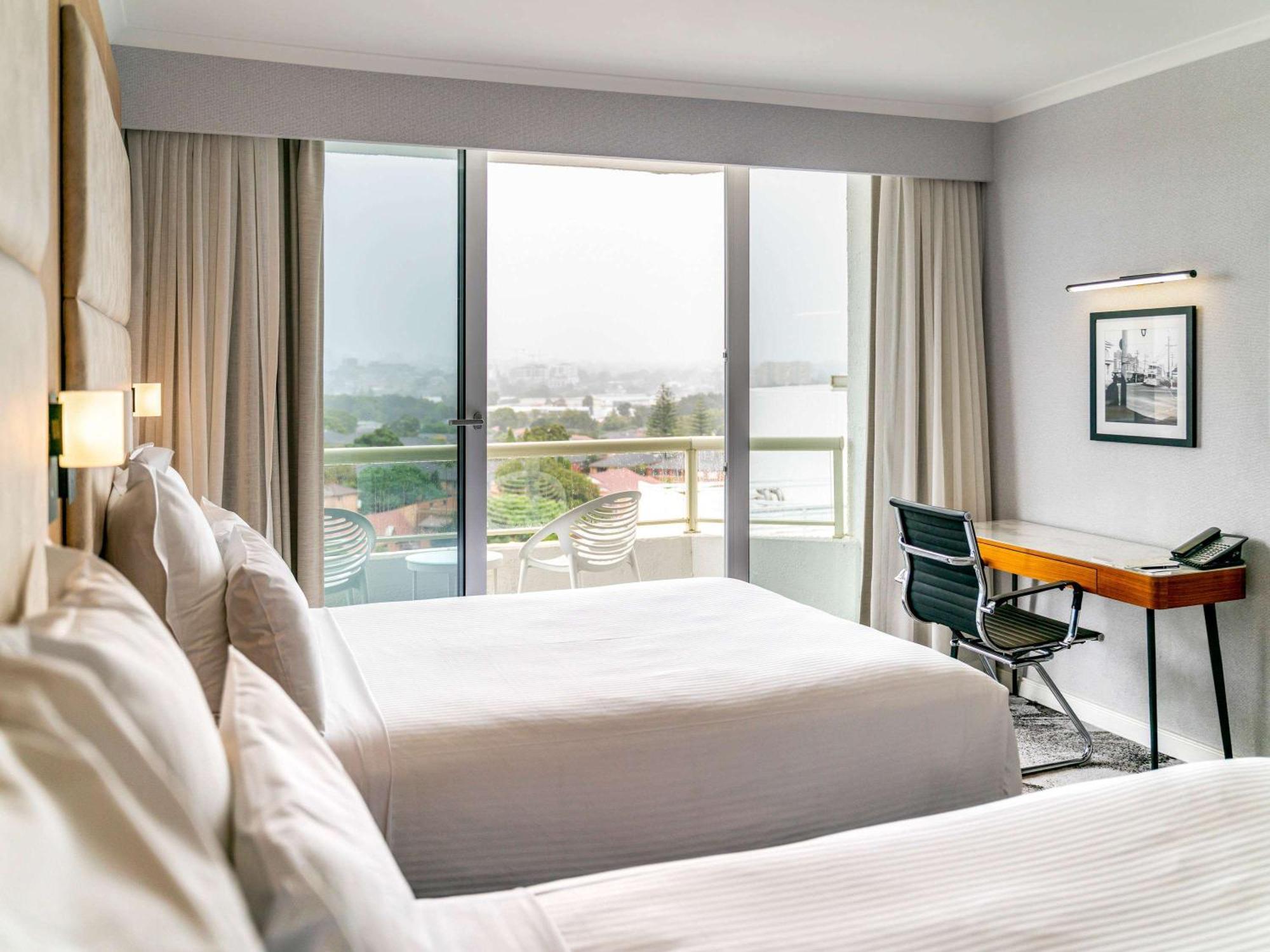 Novotel Sydney Brighton Beach Екстериор снимка